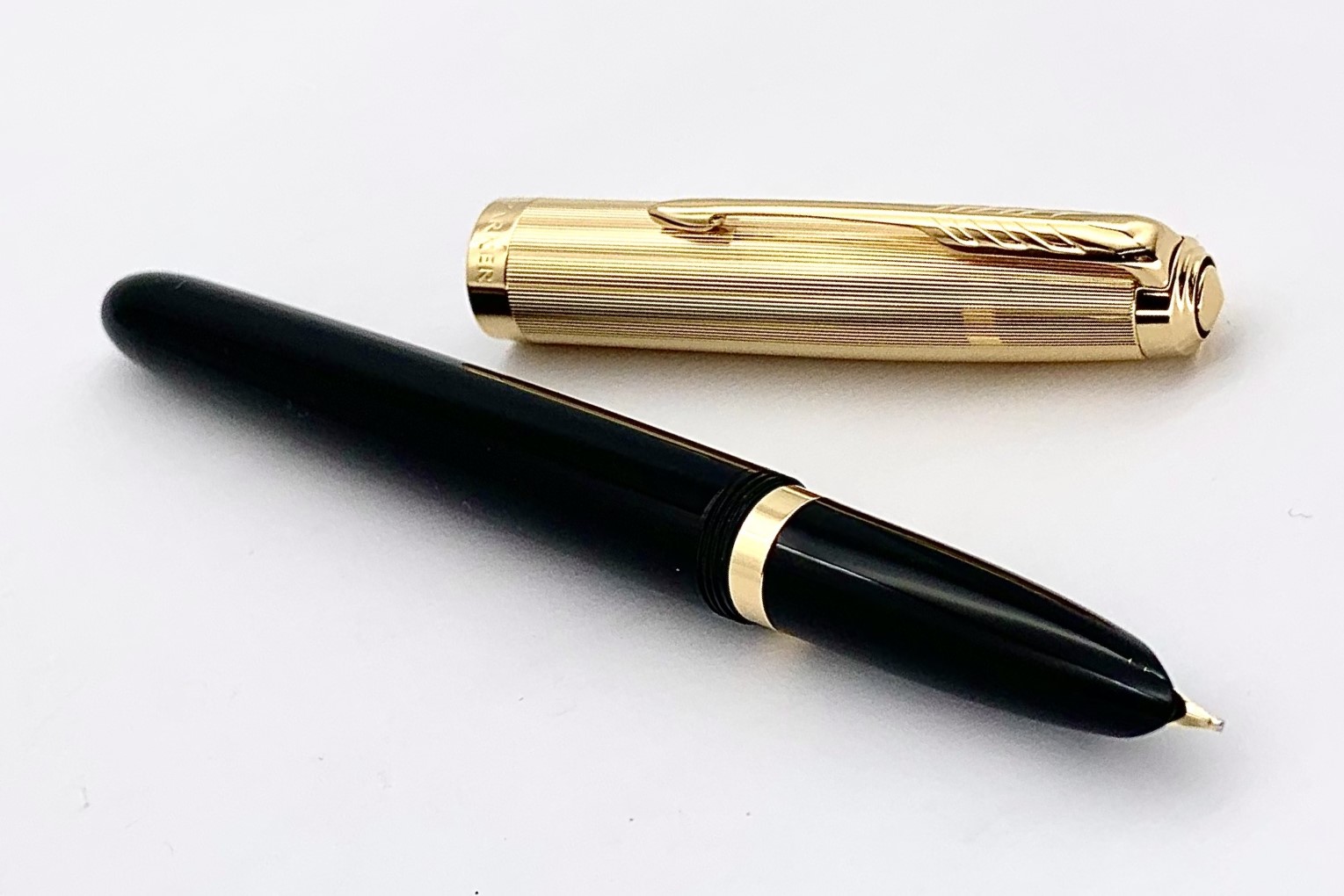 Parker51PremiumBlackGoldTrimFP18kNib_e